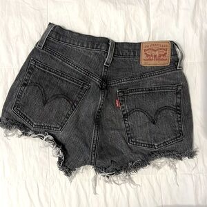 Black/Gray Levi’s 501 Shorts W24